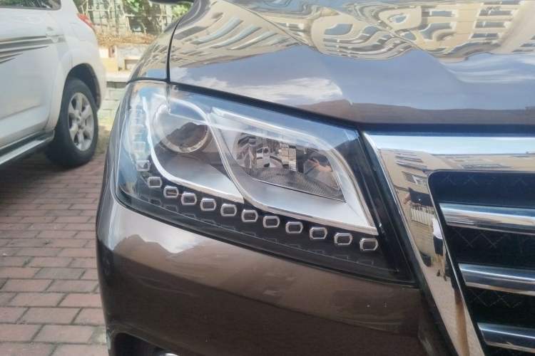 Used Haval H2 2014 1.5T Manual Two-Wheel Drive Elite Edition Right Front Headlight