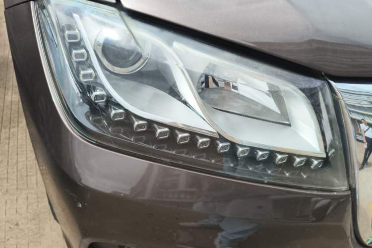 Used Haval H2 2014 1.5T Manual Two-Wheel Drive Elite Edition Right Front Headlight