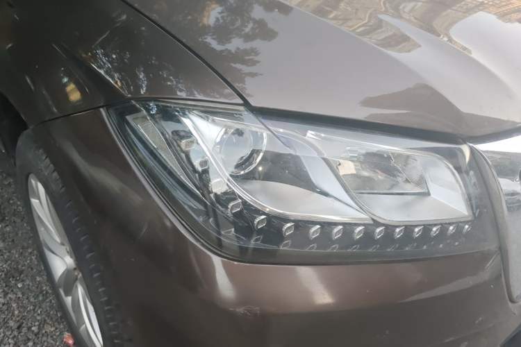 Used Haval H2 2014 1.5T Manual Two-Wheel Drive Elite Edition Right Front Headlight