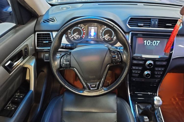 Used Haval H2 2014 1.5T Manual Two-Wheel Drive Elite Edition Steering Wheel