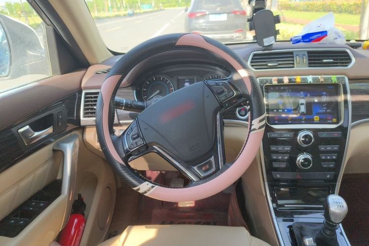 Used Haval H2 2014 1.5T Manual Two-Wheel Drive Elite Edition Steering Wheel