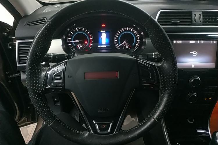 Used Haval H2 2014 1.5T Manual Two-Wheel Drive Elite Edition Steering Wheel