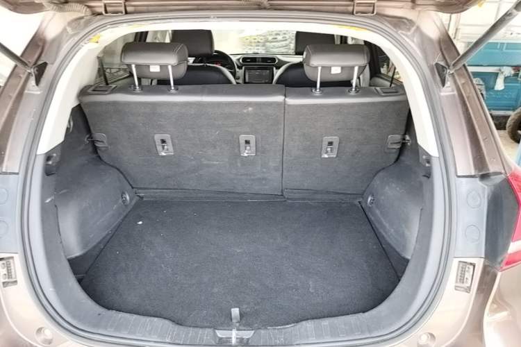 Used Haval H2 2014 1.5T Manual Two-Wheel Drive Elite Edition Trunk