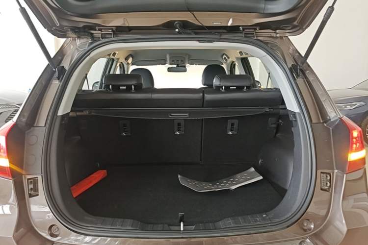 Used Haval H2 2014 1.5T Manual Two-Wheel Drive Elite Edition Trunk