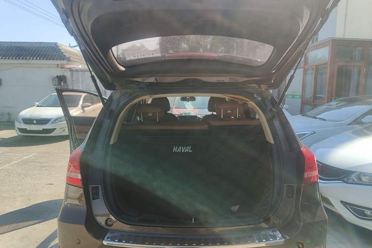Used Haval H2 2014 1.5T Manual Two-Wheel Drive Elite Edition Trunk