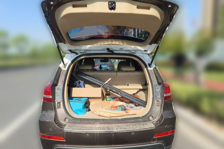 Used Haval H2 2014 1.5T Manual Two-Wheel Drive Elite Edition Trunk