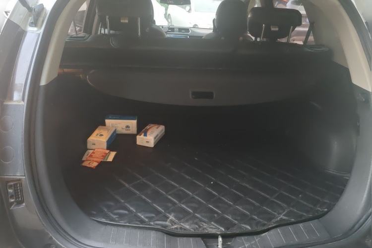 Used Haval H2 2014 1.5T Manual Two-Wheel Drive Elite Edition Trunk