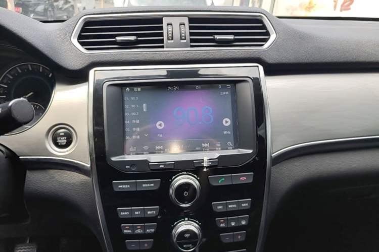 Used Haval H2 2014 1.5T Manual Two-Wheel Drive Prestige Edition Audio And AC Panel