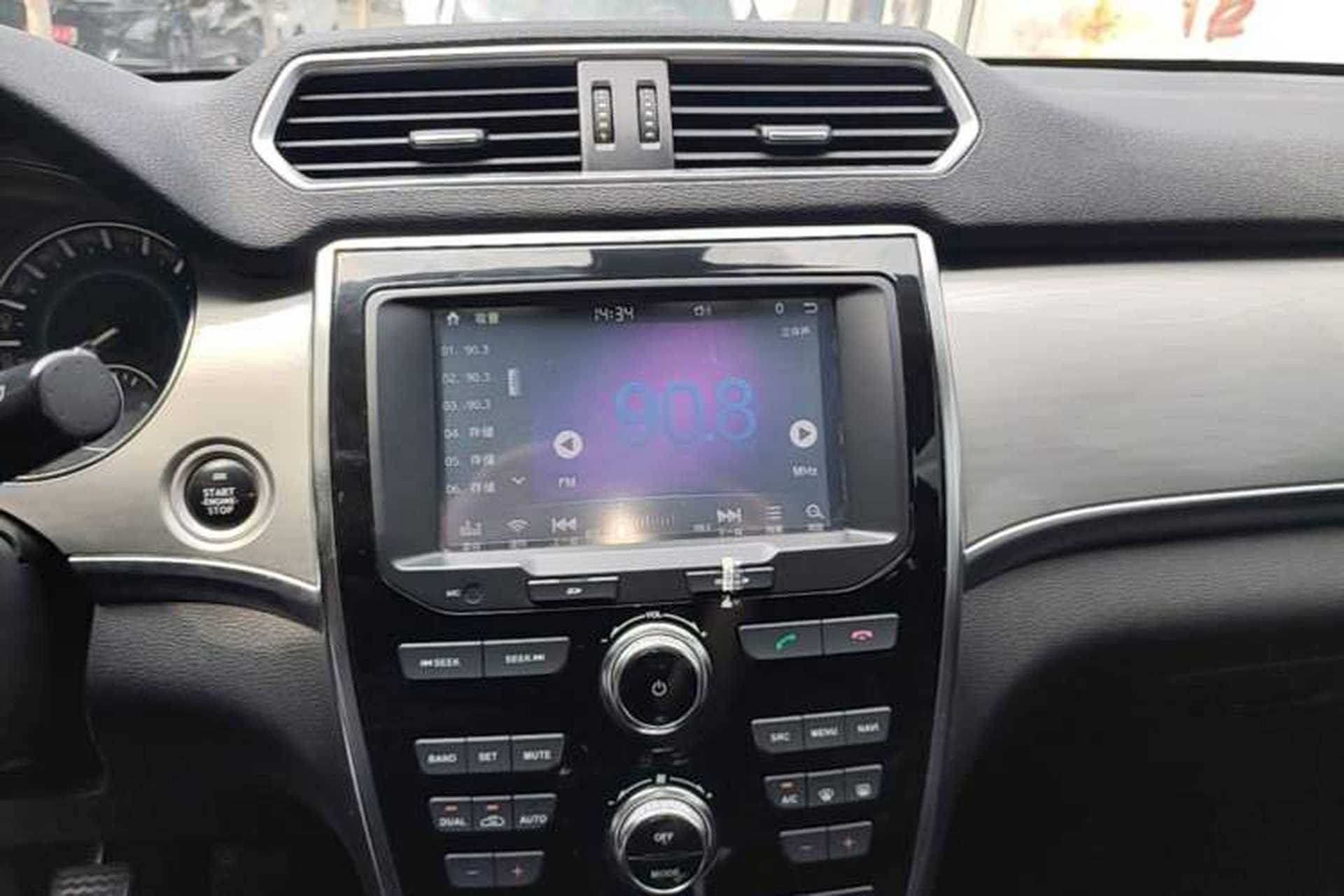 Used Haval H2 2014 1.5T Manual Two-Wheel Drive Prestige Edition Audio And AC Panel