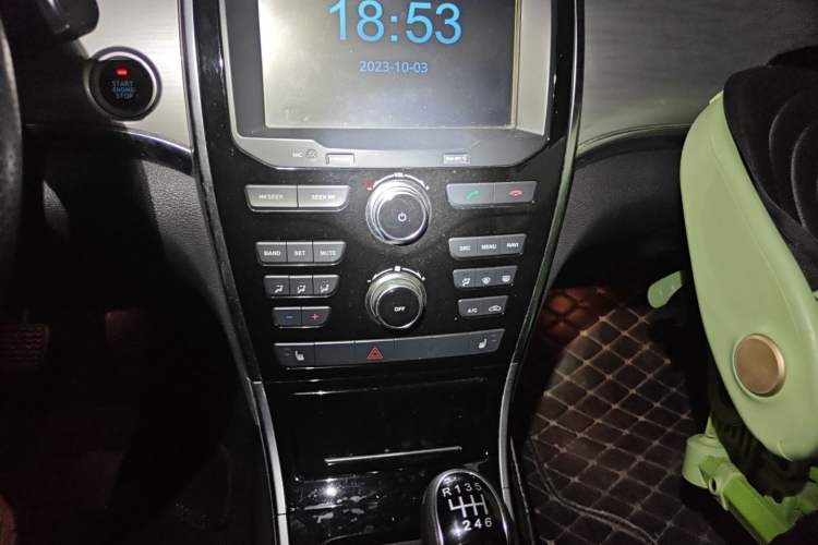 Used Haval H2 2014 1.5T Manual Two-Wheel Drive Elite Edition Audio And AC Panel