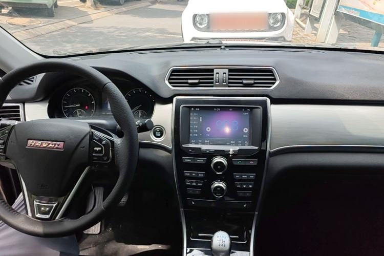 Used Haval H2 2014 1.5T Manual Two-Wheel Drive Prestige Edition Center Console