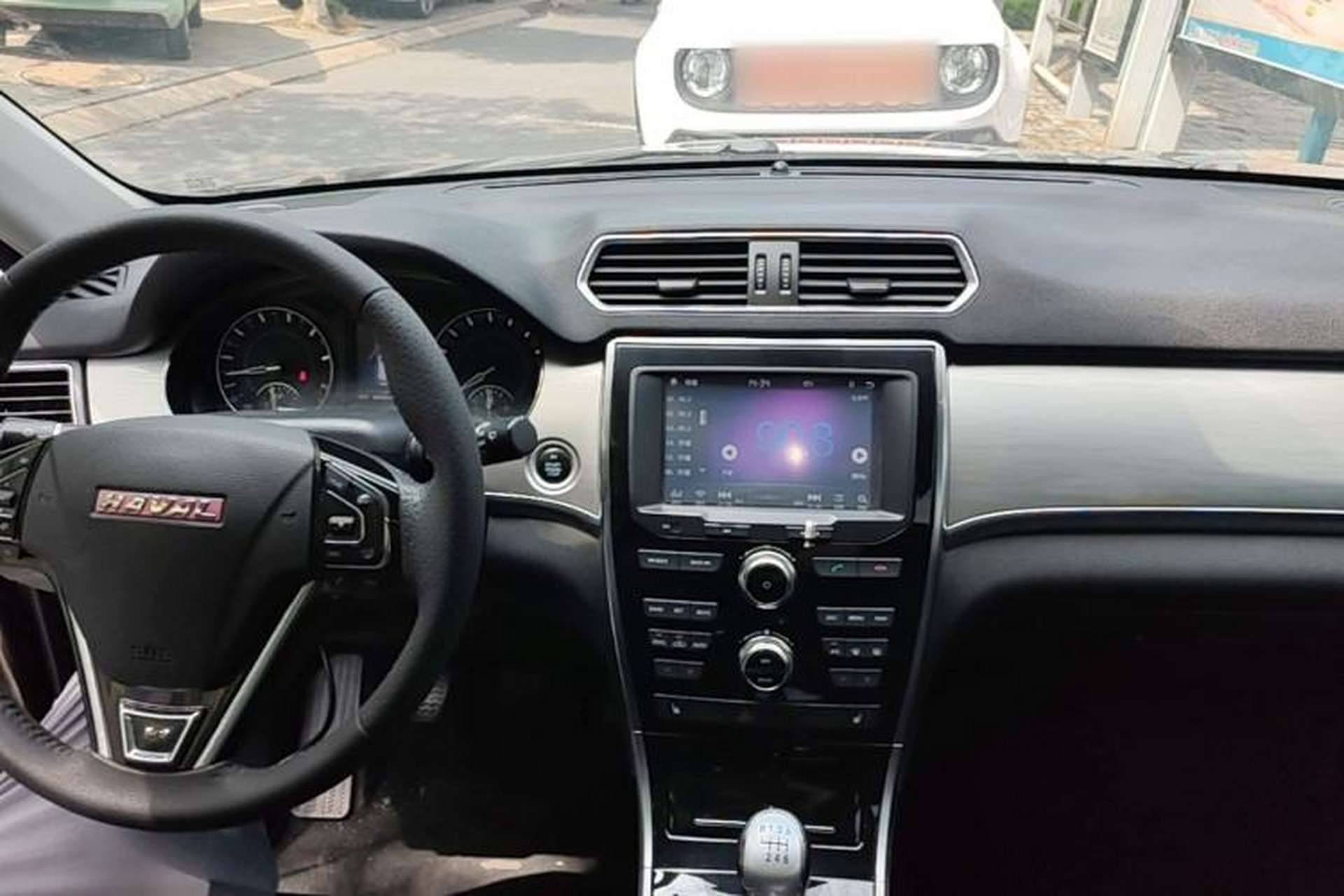 Used Haval H2 2014 1.5T Manual Two-Wheel Drive Prestige Edition Center Console