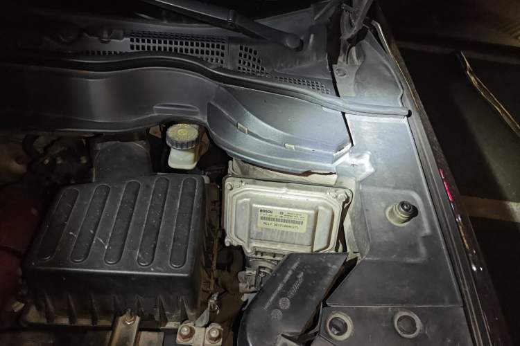 Used Haval H2 2014 1.5T Manual Two-Wheel Drive Elite Edition Engine Bay Left