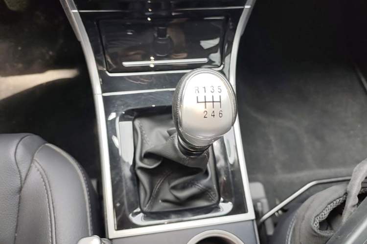 Used Haval H2 2014 1.5T Manual Two-Wheel Drive Prestige Edition Gear Lever