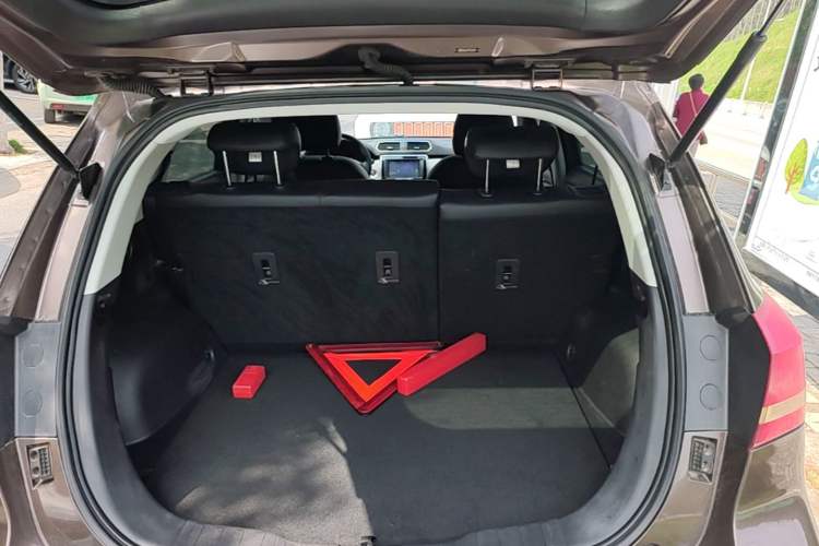 Used Haval H2 2014 1.5T Manual Two-Wheel Drive Prestige Edition Trunk