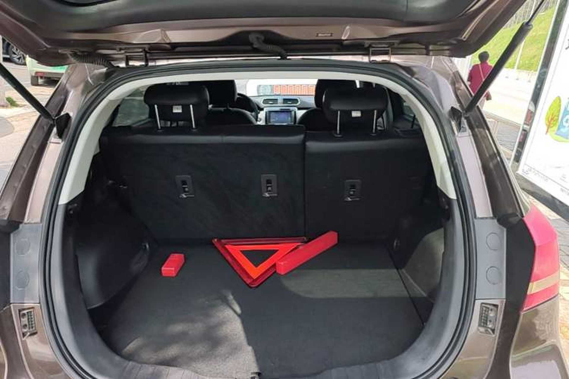 Used Haval H2 2014 1.5T Manual Two-Wheel Drive Prestige Edition Trunk