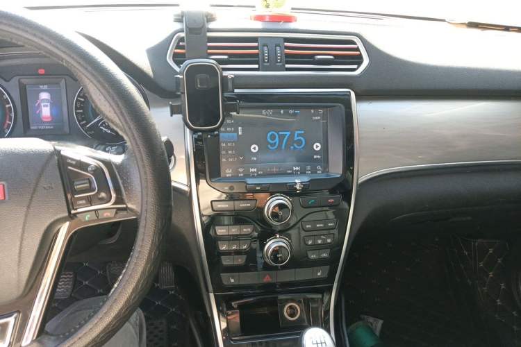 Used Haval H2 2014 1.5T Manual Two-Wheel Drive Elite Edition Audio And AC Panel