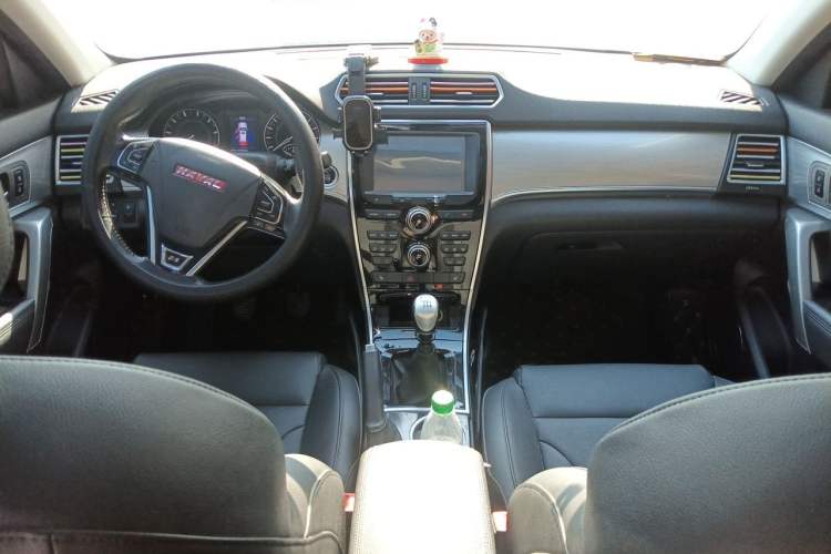 Used Haval H2 2014 1.5T Manual Two-Wheel Drive Elite Edition Center Console