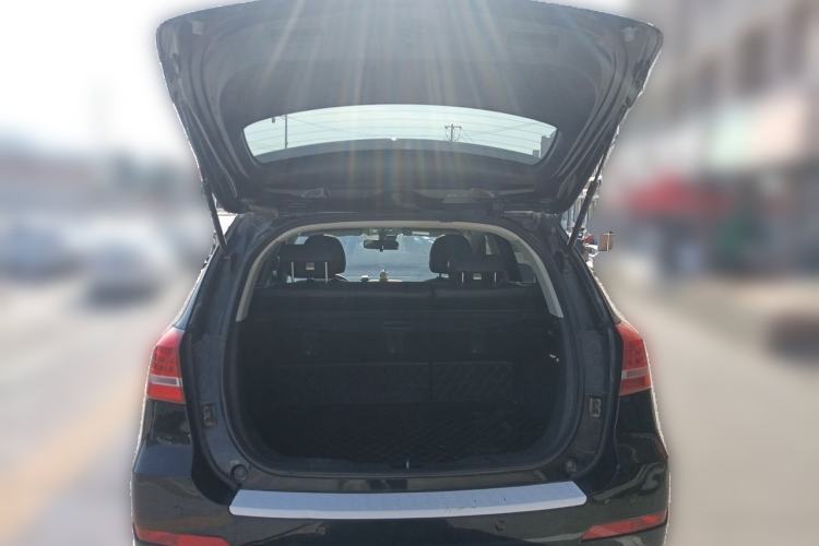 Used Haval H2 2014 1.5T Manual Two-Wheel Drive Elite Edition Trunk