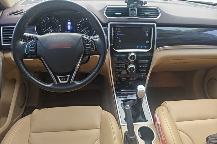 Used Haval H2 2014 1.5T Manual Two-Wheel Drive Elite Edition Center Console