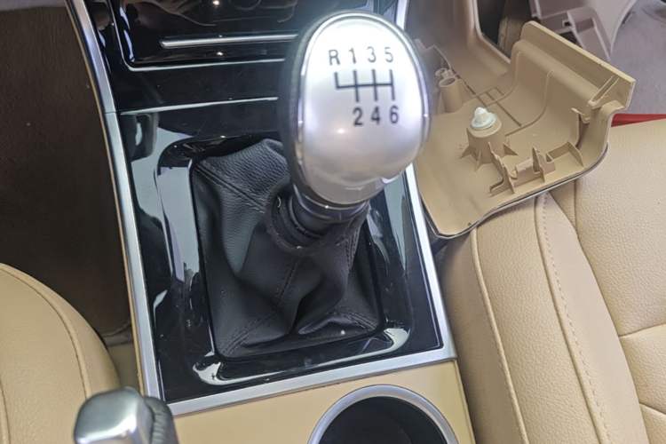 Used Haval H2 2014 1.5T Manual Two-Wheel Drive Elite Edition Gear Lever