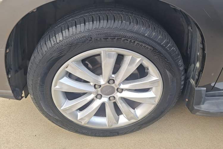 Used Haval H2 2014 1.5T Manual Two-Wheel Drive Elite Edition Left Front Wheel Hub