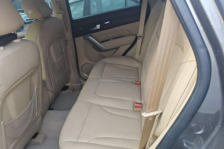 Used Haval H2 2014 1.5T Manual Two-Wheel Drive Elite Edition Left Rear Seat