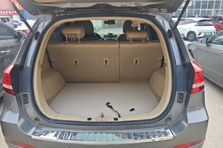 Used Haval H2 2014 1.5T Manual Two-Wheel Drive Elite Edition Trunk