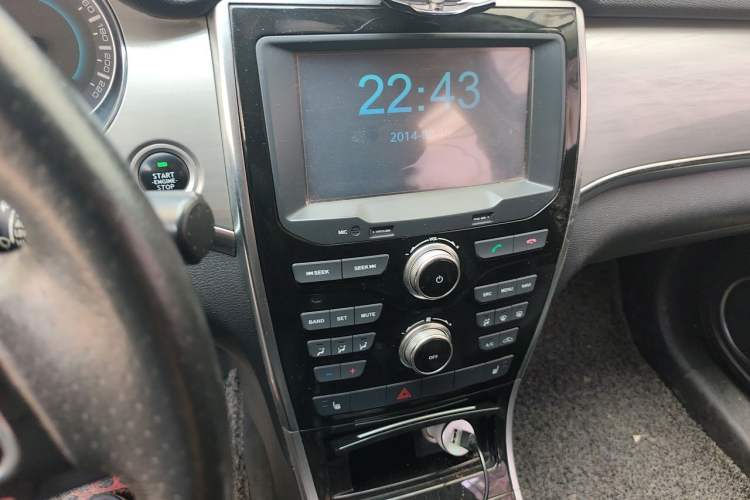 Used Haval H2 2014 1.5T Manual Two-Wheel Drive Elite Edition Audio And AC Panel