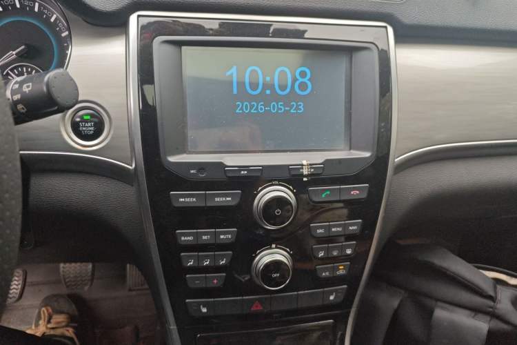 Used Haval H2 2014 1.5T Manual Two-Wheel Drive Elite Edition Audio And AC Panel