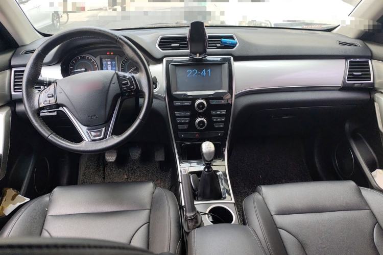 Used Haval H2 2014 1.5T Manual Two-Wheel Drive Elite Edition Center Console