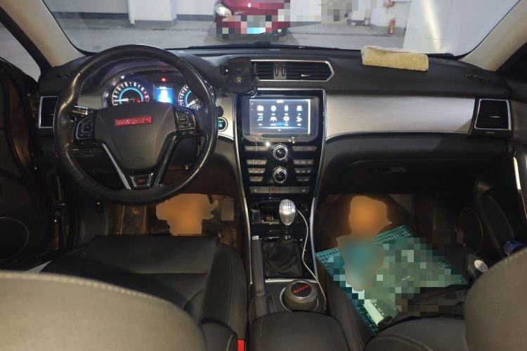 Used Haval H2 2014 1.5T Manual Two-Wheel Drive Elite Edition Center Console