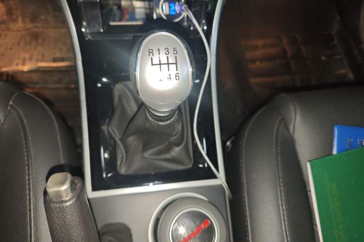 Used Haval H2 2014 1.5T Manual Two-Wheel Drive Elite Edition Gear Lever