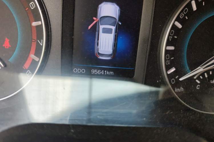 Used Haval H2 2014 1.5T Manual Two-Wheel Drive Elite Edition Odometer Close Up