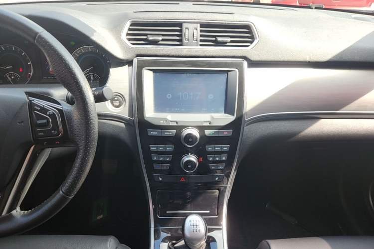 Used Haval H2 2014 1.5T Manual Two-Wheel Drive Elite Edition Audio And AC Panel