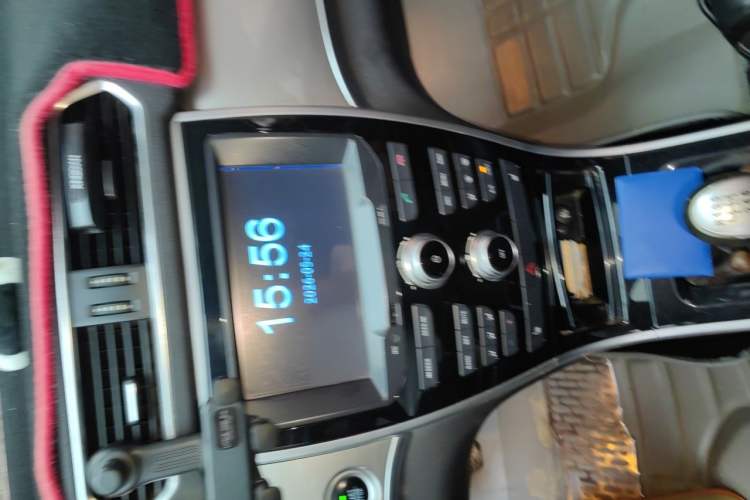 Used Haval H2 2014 1.5T Manual Two-Wheel Drive Elite Edition Audio And AC Panel