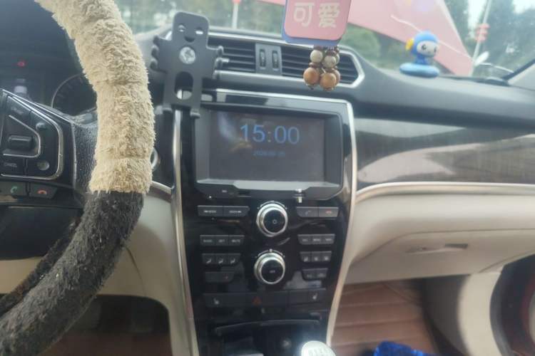 Used Haval H2 2014 1.5T Manual Two-Wheel Drive Elite Edition Audio And AC Panel