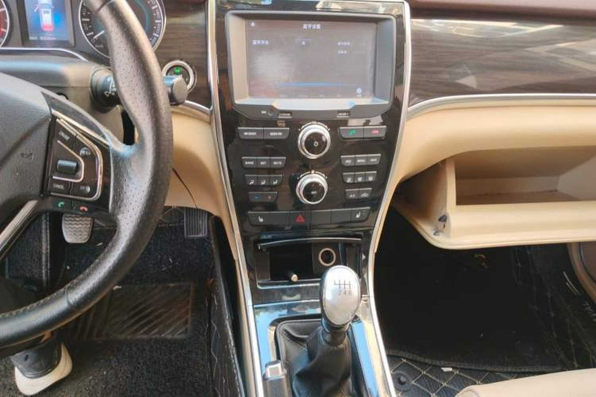 Used Haval H2 2014 1.5T Manual Two-Wheel Drive Elite Edition Audio And AC Panel