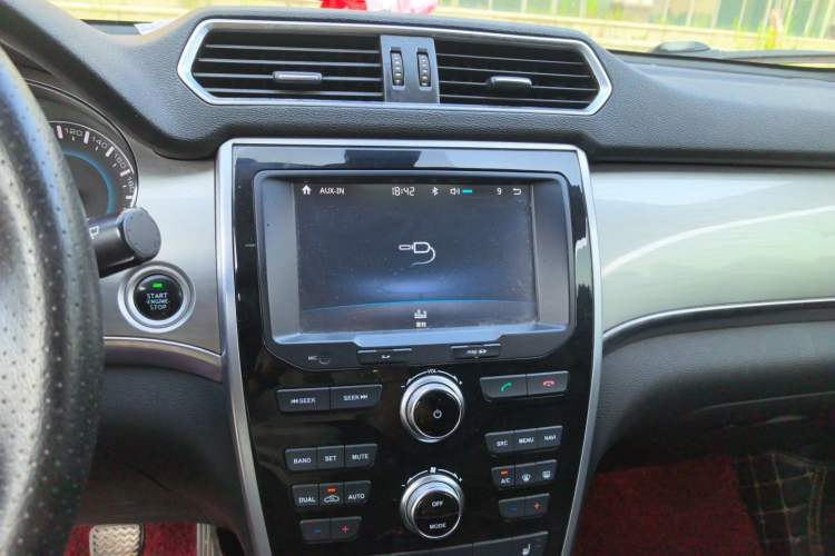 Used Haval H2 2014 1.5T Manual Two-Wheel Drive Prestige Edition Audio And AC Panel