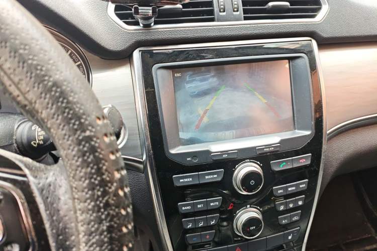 Used Haval H2 2014 1.5T Manual Two-Wheel Drive Elite Edition Audio And AC Panel