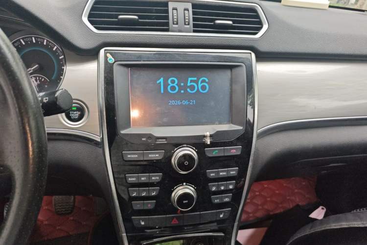 Used Haval H2 2014 1.5T Manual Two-Wheel Drive Elite Edition Audio And AC Panel