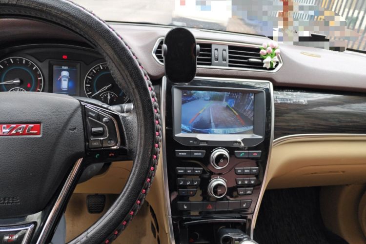 Used Haval H2 2014 1.5T Manual Two-Wheel Drive Elite Edition Audio And AC Panel