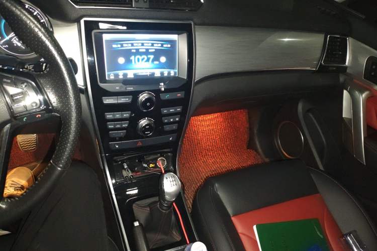 Used Haval H2 2014 1.5T Manual Two-Wheel Drive Prestige Edition Audio And AC Panel
