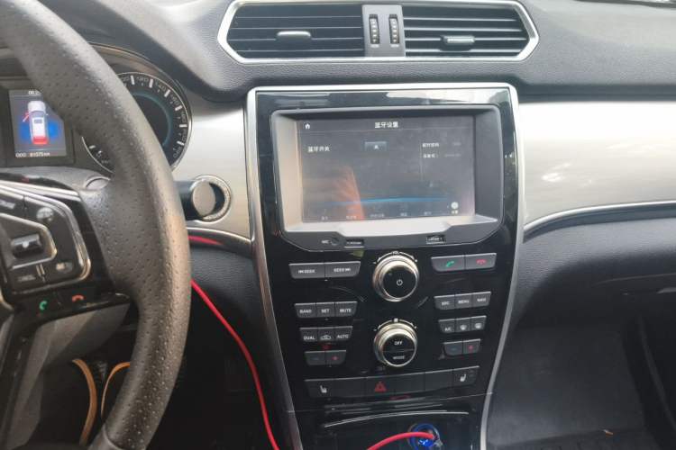 Used Haval H2 2014 1.5T Manual Two-Wheel Drive Prestige Edition Audio And AC Panel