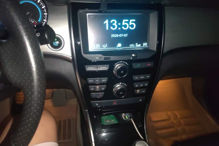 Used Haval H2 2014 1.5T Manual Two-Wheel Drive Elite Edition Audio And AC Panel