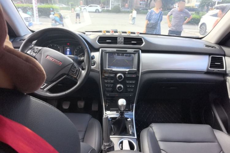 Used Haval H2 2014 1.5T Manual Two-Wheel Drive Elite Edition Center Console