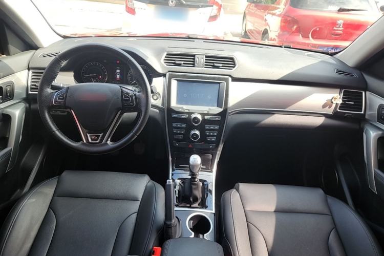Used Haval H2 2014 1.5T Manual Two-Wheel Drive Elite Edition Center Console