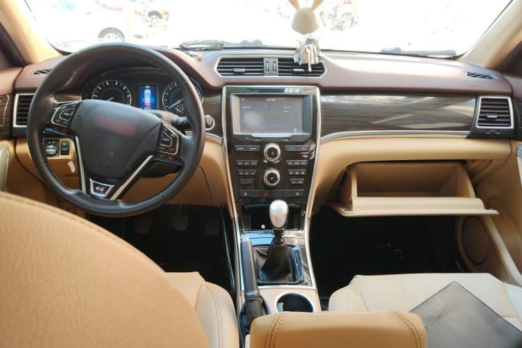 Used Haval H2 2014 1.5T Manual Two-Wheel Drive Elite Edition Center Console