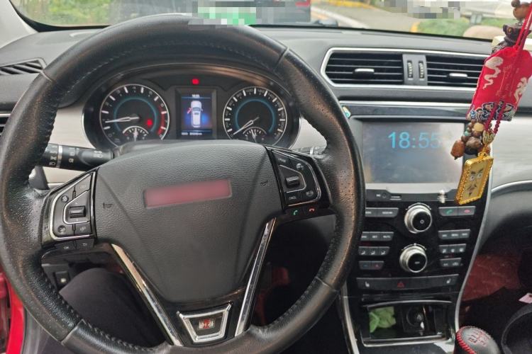 Used Haval H2 2014 1.5T Manual Two-Wheel Drive Elite Edition Center Console