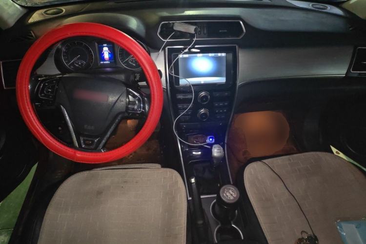 Used Haval H2 2014 1.5T Manual Two-Wheel Drive Elite Edition Center Console